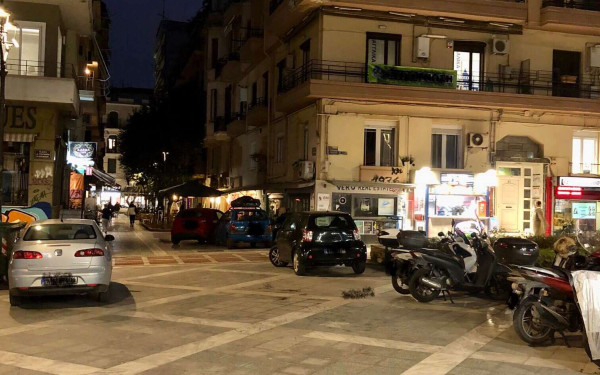 Θεσσαλονίκη: Επιχείρηση απελευθέρωσης πεζοδρομίων