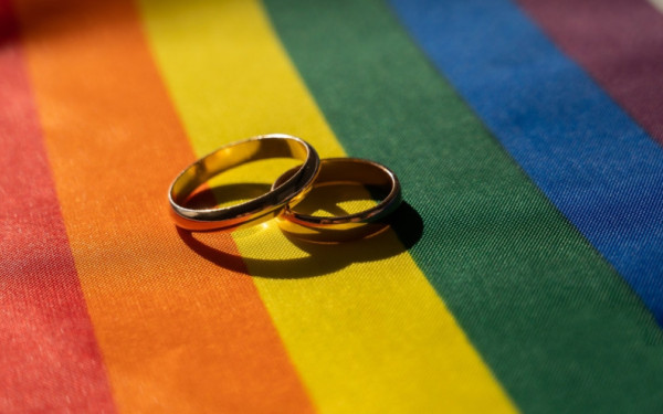 Η Μαρίλη, η Ανατολή και ο Γιάννης, παιδιά ομόφυλων οικογενειών μιλούν για τη ζωή τους -  «Δεν ερωτευόμαστε πρόσωπα, ερωτευόμαστε ψυχές» (βίντεο)