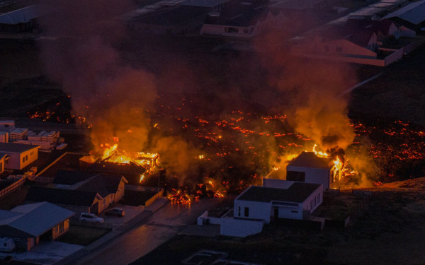 Απίστευτες εικόνες από την έκρηξη του ηφαιστείου στην Ισλανδία - Δείτε ζωντανά (βίντεο, φωτ.)