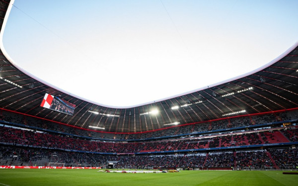 Συγκίνηση στην «Allianz Arena» - Έτσι αποχαιρέτησαν τον Φραντς Μπεκενμπάουερ οι φίλοι της Μπάγερν (βίντεο & φωτ.)