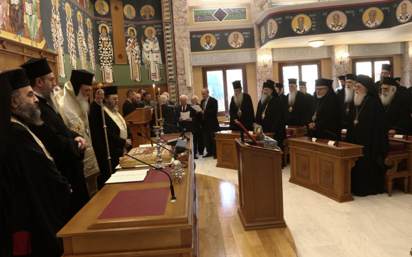 Ιερά Σύνοδος: Ομόφωνο «όχι» στον γάμο των ομόφυλων ζευγαριών