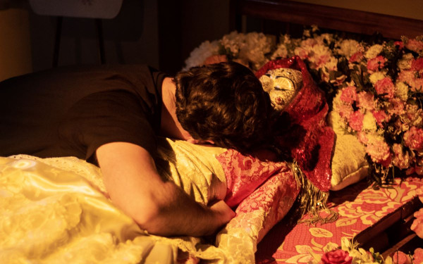 To «Goodbye, Lindita» του Μάριο Μπανούσι ανεβαίνει για τρεις παραστάσεις στη Θεσσαλονίκη