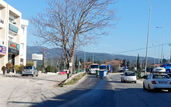 Θεσσαλονίκη: Φορτηγό έχασε λάδια στον περιφερειακό και προκάλεσε μπαράζ ατυχημάτων (φωτ.)