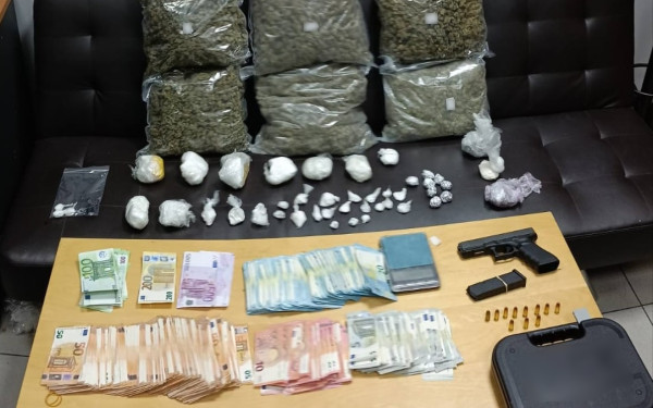Θεσσαλονίκη: H Roxy ξετρύπωσε 1.300 γραμμάρια κοκαΐνης και περισσότερα από 9 κιλά κάνναβης (βίντεο, φωτ.)