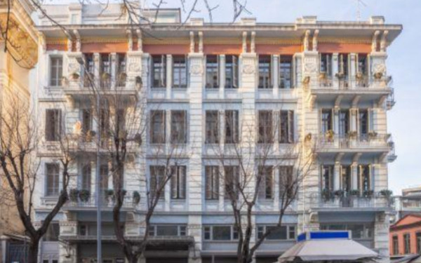 Θεσσαλονίκη: Στο σφυρί ο 4ος όροφος του νεοκλασικού στη γωνία Τσιμισκή με Κατούνη