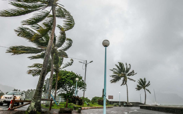 Άλλοι 2 άστεγοι νεκροί στη Λα Ρεϊνιόν με το πέρασμα του «Μπελάλ» (βίντεο)