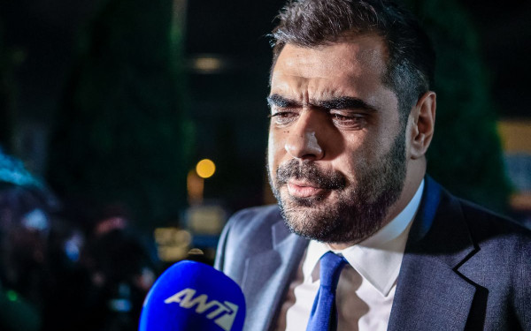 Ο Π. Μαρινάκης επιμένει στα ερωτήματα για τις δραστηριότητες του Στ. Κασσελάκη