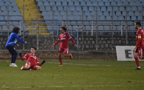 Super League: Πρώτο διπλό για τον Πανσερραϊκό, 2-0 στη Λαμία (βίντεο)