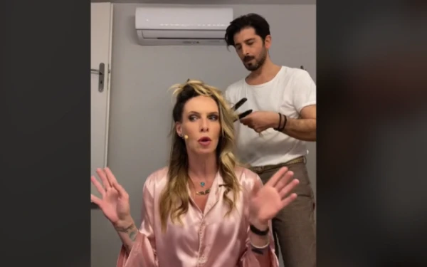 Βίντεο: Η Εβελίνα Παπούλια το παίζει... Μαρίνα Κουντουράτου