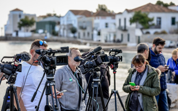 Σπέτσες: Άδειασε το νησί από τους βουλευτές - Τελείωσε το τριήμερο σύσκεψης (φωτ.)