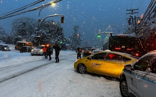 Κλειστά σχολεία και ακυρώσεις πτήσεων στον Καναδά από την κακοκαιρία (βίντεο)