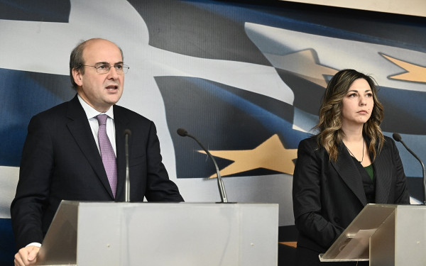 Επίδομα γέννησης: Αναδρομική αύξηση από 400 έως 1.500 ευρώ - Όλες οι νέες κλίμακες (παραδείγματα)