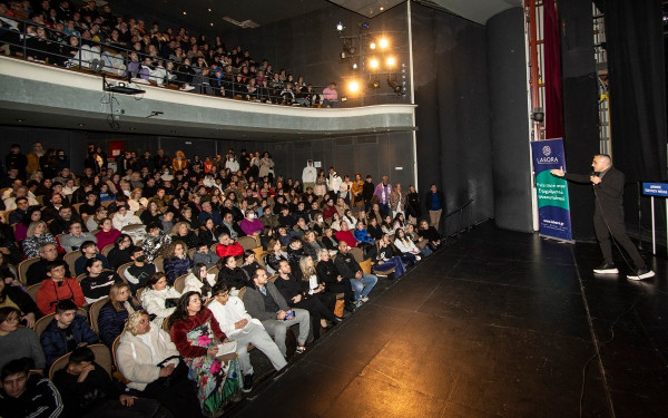 Πλήθος μαθητών και γονέων στο σεμινάριο επαγγελματικού προσανατολισμού του Δήμου Παύλου Μελά