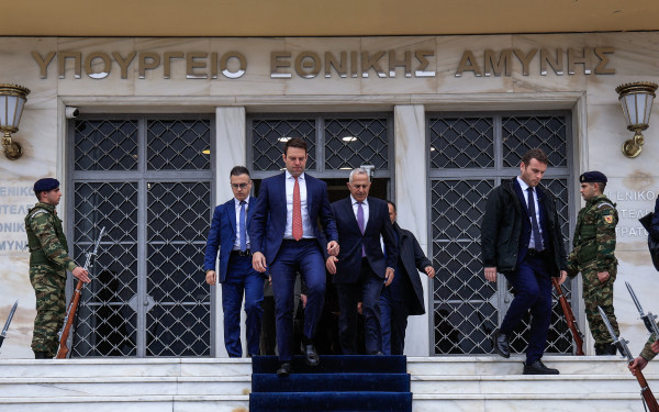 Ενημέρωση Στέφανου Κασσελάκη από το Νίκο Δένδια για τα ζητήματα των ενόπλων δυνάμεων