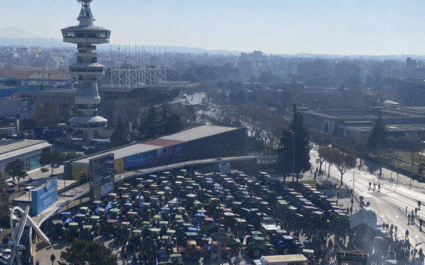 Οι αγρότες αποφασίζουν τις επόμενες κινήσεις τους μετά τις εξαγγελίες της κυβέρνησης - Αρνητική η πρώτη αντίδραση μετά τις κυβερνητικές εξαγγελίες