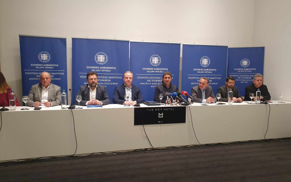 Αυγενάκης:  Aπό τις 20 Φεβρουαρίου,  δύο μήνες νωρίτερα, οι αποζημιώσεις στους αγρότες