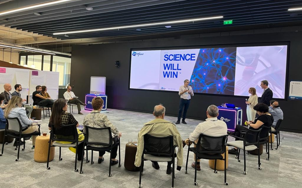 Pfizer: H τεχνητή νοημοσύνη και η ψηφιακή υγεία κοντά στους ασθενείς