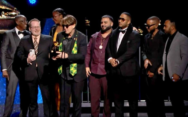 Δύο Έλληνες νικητές στα φετινά μουσικά βραβεία Grammy μαζί με τον γιο του θρυλικού Bob Marley (βίντεο)