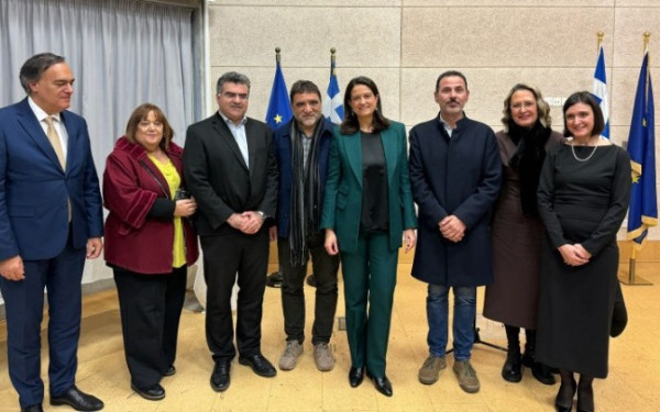 Έλληνες της Κύπρου ενημέρωσε για την επιστολική ψήφο η Νίκη Κεραμέως