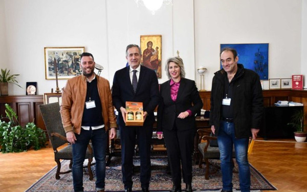 Μελισσοκόμους της Χαλκιδικής υποδέχθηκε ο Σ. Κωνσταντινίδης στο ΥΜΑΘ