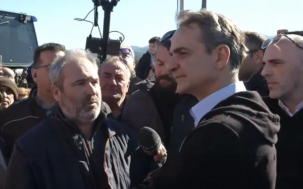 Αγροτικές κινητοποιήσεις: «Η κυβέρνηση αντιμετωπίζει με σεβασμό τις αγωνίες των αγροτών - Αν υπάρχει θεσμικό όργανο ο πρωθυπουργός θα τους δει»