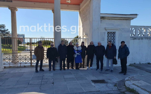 «Σώστε το Παλατάκι»: Πολίτες διαδήλωσαν έξω από το Κυβερνείο (βίντεο & φωτ.)