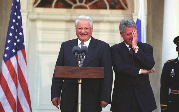 Στη δημοσιότητα απομαγνητοφωνημένες συνομιλίες Κλίντον - Γιέλτσιν από το 1994