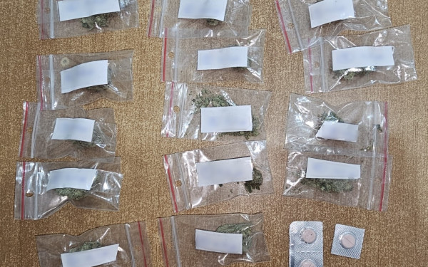 Ημαθία: Τον έπιασαν με ναρκωτικά στο σακίδιο - Τρεις συλλήψεις