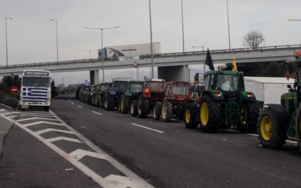Ηγουμενίτσα: Αγρότες της Θεσπρωτίας μπήκαν στην Εγνατία Οδό αψηφώντας τα μπλόκα της αστυνομίας