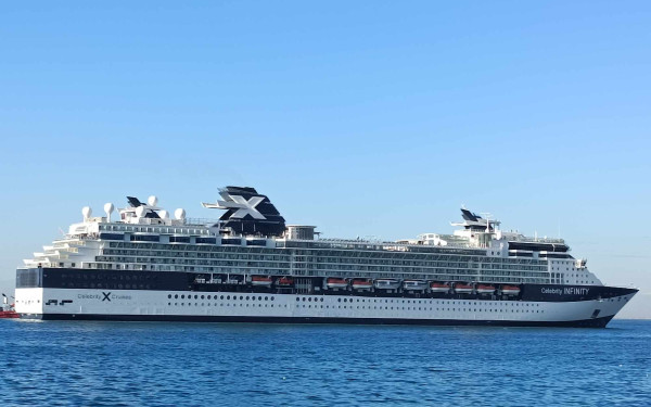 Το κρουαζιερόπλοιο Celebrity Infinity στο λιμάνι της Θεσσαλονίκης με 1200 επιβάτες