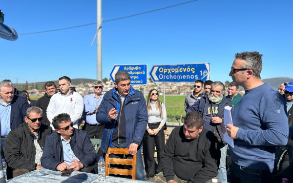 Στο μπλόκο του Κάστρου Βοιωτίας ο Λευτέρης Αυγενάκης