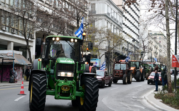 Πάνω από 4,7 δισ. ευρώ το κόστος των απαιτήσεων των αγροτών στα μπλόκα