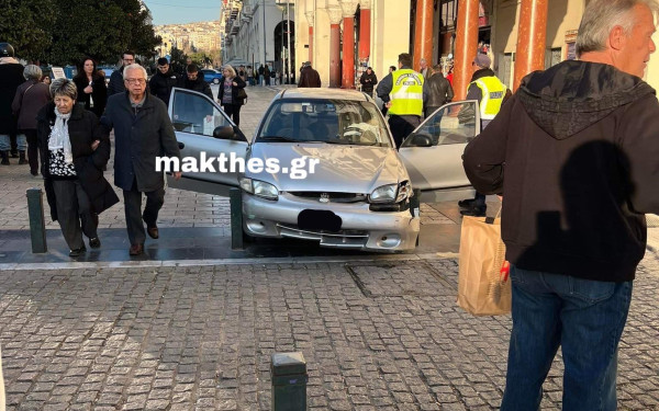 Θεσσαλονίκη: Απίστευτο τροχαίο στην Αριστοτέλους - Τρελή πορεία οχήματος στον πεζόδρομο (βίντεο-φωτ.)