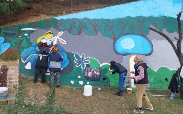 Θεσσαλονίκη: «Σούπερ - γιαγιάδες»  έκαναν τοιχογραφία 18 μέτρων - Δείτε βίντεο