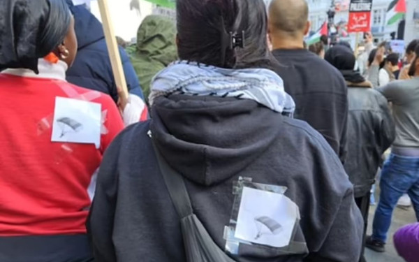 Ένοχες για «τρομοκρατία» 3 γυναίκες στο Λονδίνο επειδή διαδήλωσαν υπέρ της Παλαιστίνης με εικόνες από την επίθεση της Χαμάς (φωτ.)