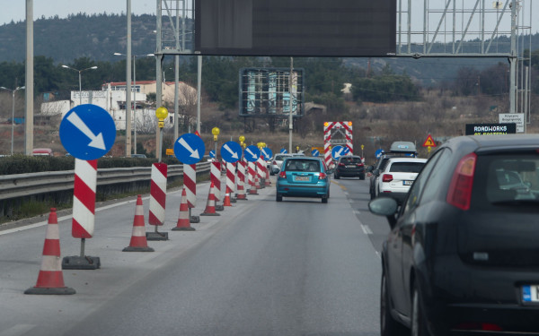 Θεσσαλονίκη - Flyover: Εργασίες οριζόντιας σήμανσης στο ένα ρεύμα της Περιφερειακής τη νύχτα - Τα σημεία