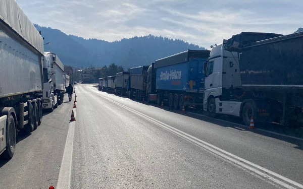 Θράκη: Πού χρειάζονται αλυσίδες σε Ξάνθη και Ροδόπη - Απαγόρευση κυκλοφορίας φορτηγών στην Εγνατία