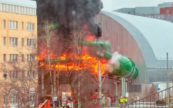 Σουηδία: Μαίνεται για τρίτη ημέρα η φωτιά σε θεματικό πάρκο του Γκέτεμποργκ
