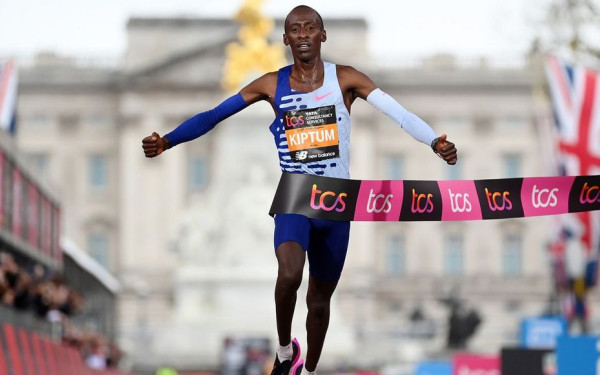 Νεκρός σε τροχαίο δυστύχημα ο παγκόσμιος ρέκορντμαν του μαραθωνίου Κέλβιν Κίπτουμ