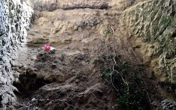 Περιστατικό σοκ στην Κορινθία: Οικογένεια σε πρωτόγονες συνθήκες με τόξα και βέλη - Επιχείρηση της αστυνομίας