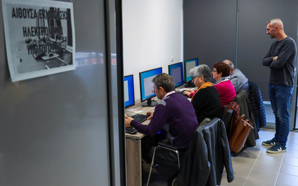 Άρχισαν τα σεμινάρια χρήσης Η/Υ για τα μέλη των ΚΑΠΗ του δήμου Νεάπολης - Συκεών