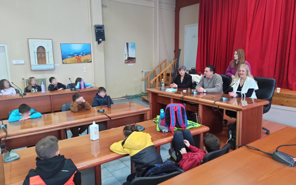Μαθητές κάθισαν στα έδρανα του Δημοτικού Συμβουλίου Ωραιοκάστρου
