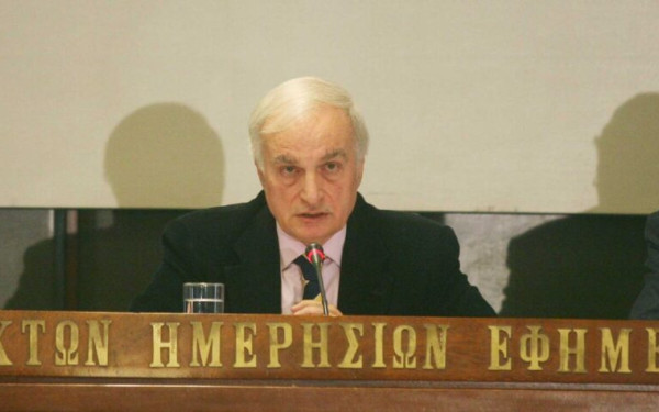 Διασωληνώθηκε ο Μανώλης Μαυρομμάτης - Σε σοβαρή κατάσταση και η σύζυγός του (βίντεο)