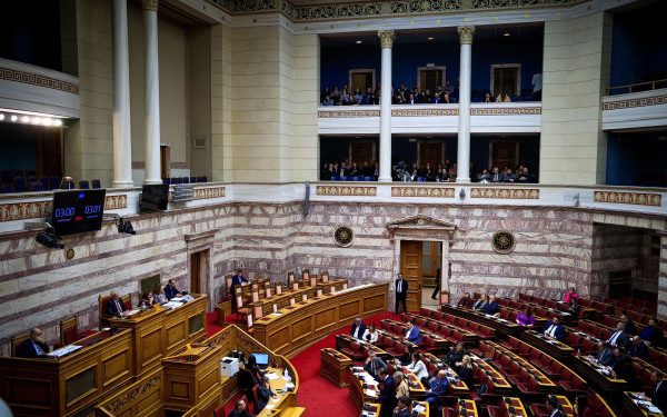 Βουλή: Πυρά κομμάτων της αντιπολίτευσης στην τροπολογία για τη ΛΑΡΚΟ