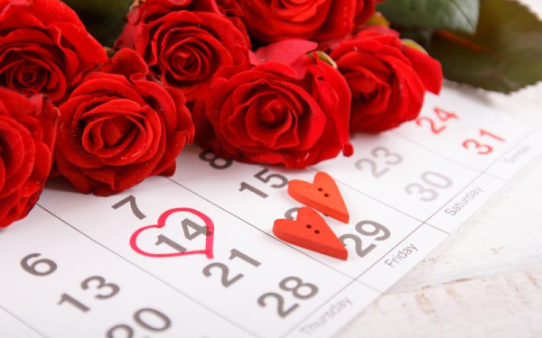 Θεσσαλονίκη: Ανθοπωλεία και ζαχαροπλαστεία στοχεύουν με τα βέλη του έρωτα να «ζεστάνουν» τα ταμεία