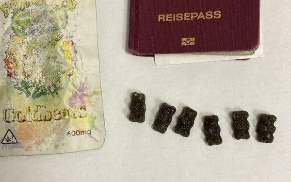 Ρωσία: Συνελήφθη Γερμανός που είχε στην κατοχή του ζελεδάκια με κάνναβη