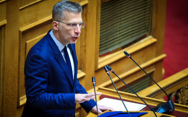 Α. Σκέρτσος: Ο κ. Κασσελάκης προβάλλει με προκλητικό τρόπο την περιουσία του, αλλά δεν γνωρίζουμε από πού προέρχονται τα έσοδά του