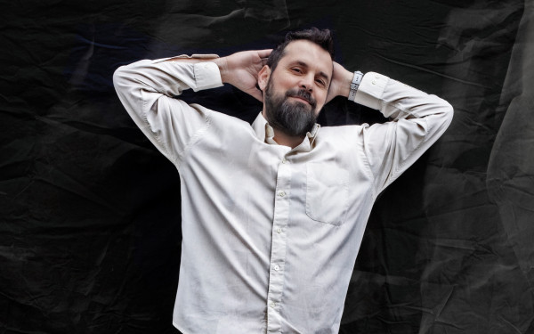 Ο Σπύρος Γραμμένος στο makthes.gr: «Δεν μπορώ να ζήσω χωρίς το χιούμορ»