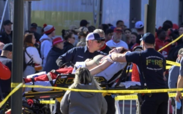 ΗΠΑ: Δύο ανήλικοι οι κατηγορούμενοι για τους πυροβολισμούς στην παρέλαση του Super Bowl