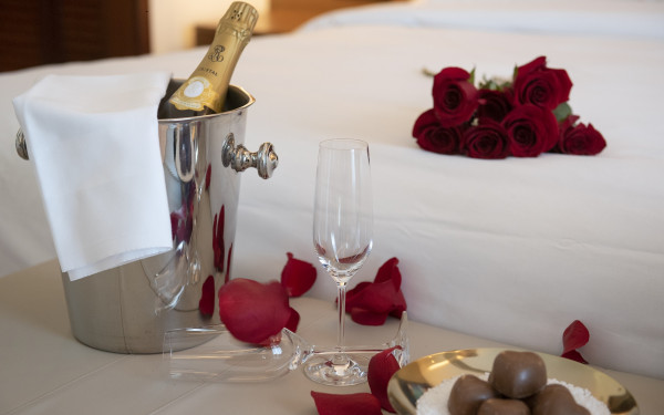 Θεσσαλονίκη: 13 ξενοδοχεία της πόλης καλούν τους ερωτευμένους να γιορτάσουν τον Άγιο Βαλεντίνο στην πόλη